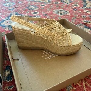 NEW Dolce Vita Dexler Wedges Lt Natural Woven Raffia